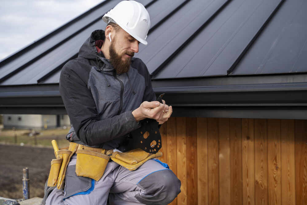 medium-shot-man-working-with-helmet